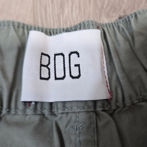 Urban Outfitters Green Cargo Pants Relaxed Fit - Picture 4 of 7